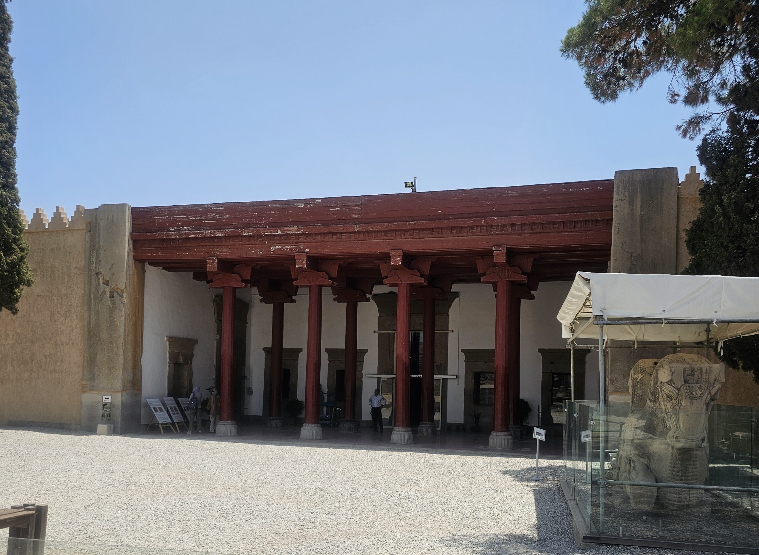 کاخ ملکه تخت جمشید scaled